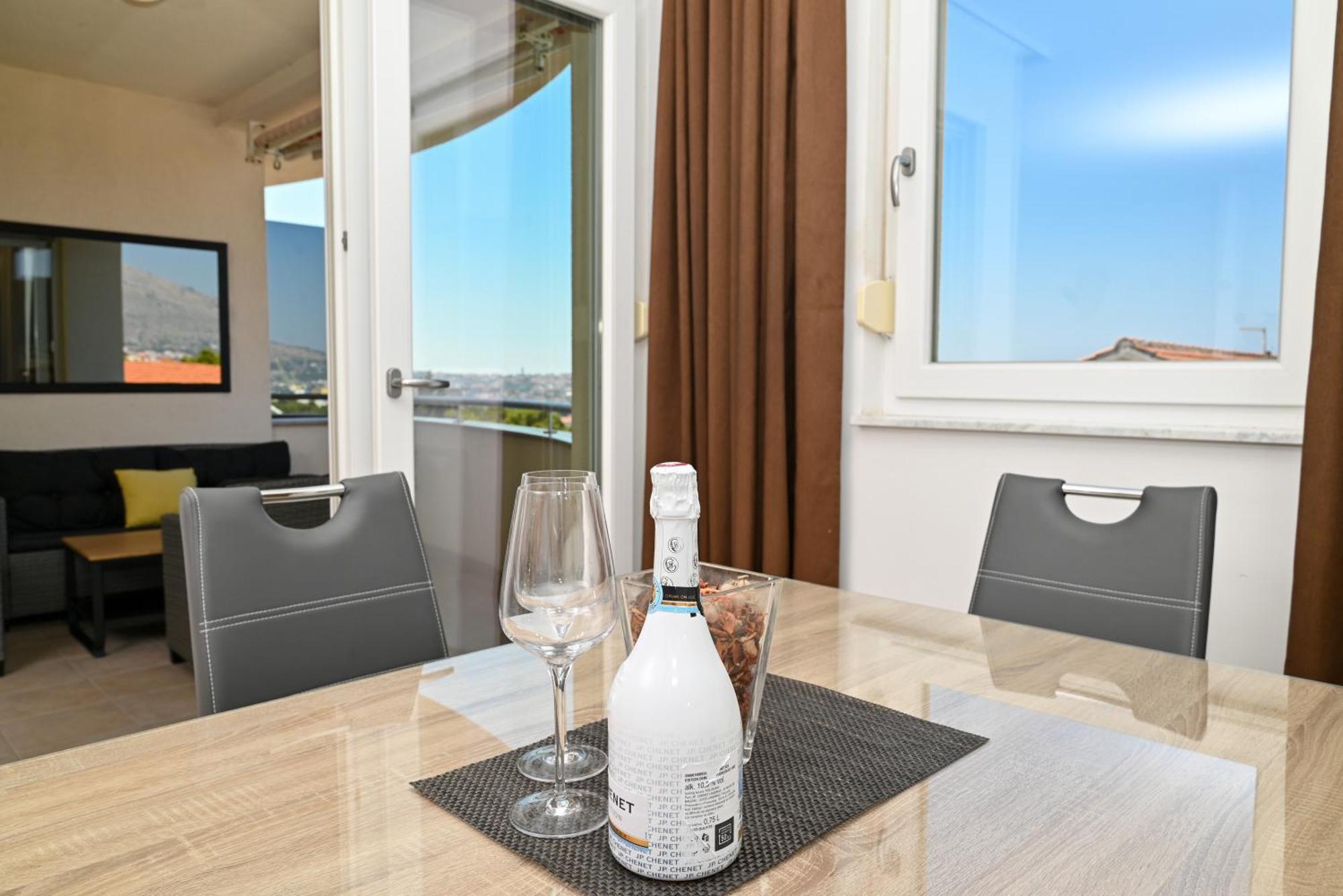 Sunny Place With Sea View 特罗吉尔 外观 照片